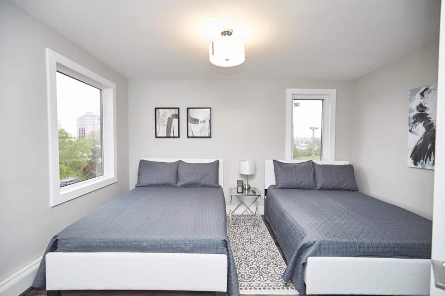 Clifton Hill Hideaway 3a - Two Bedroom Apartment Niagara Falls