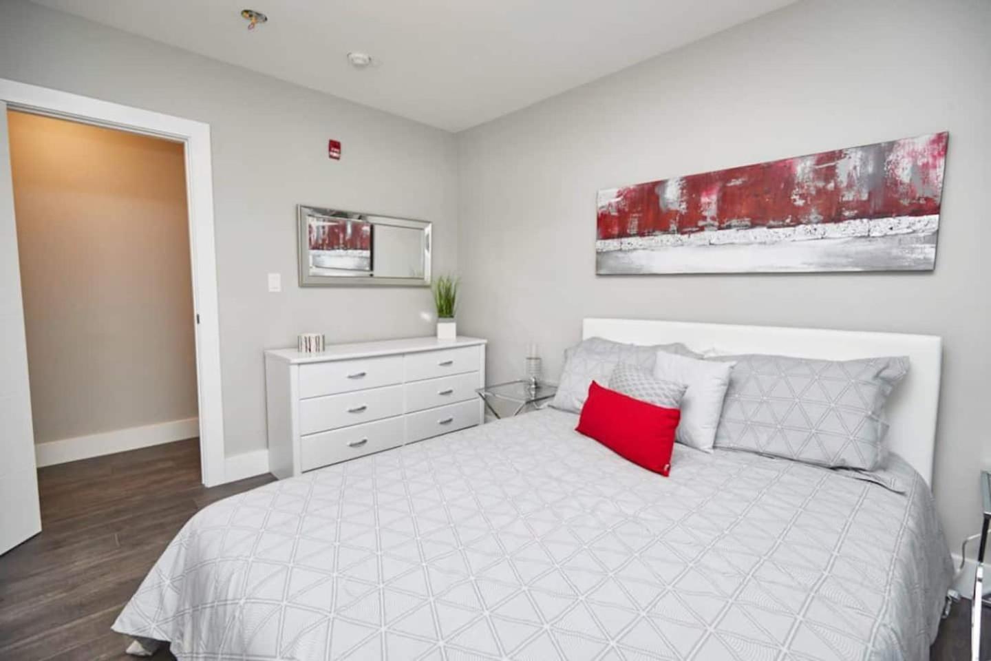 Apartment Clifton Hill Hideaway 3a - Two Bedroom Niagara Falls