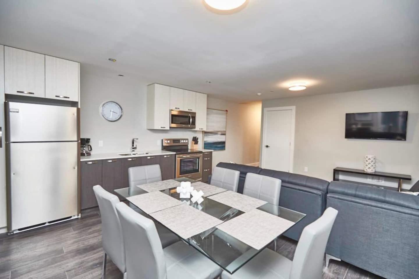 Clifton Hill Hideaway 3a - Two Bedroom Apartment *