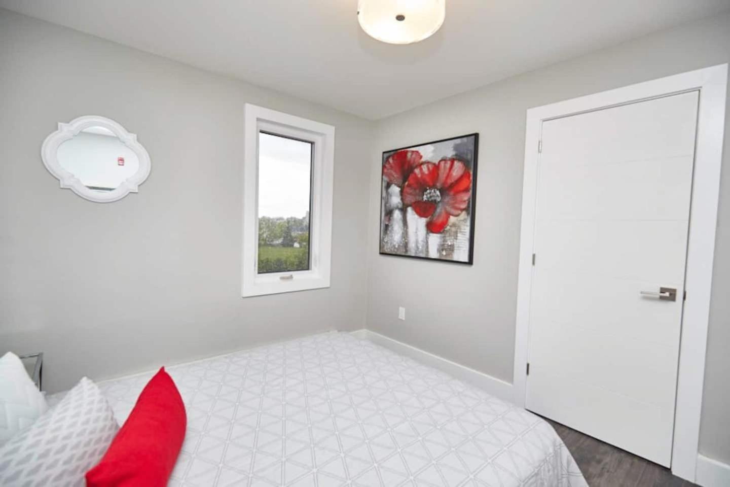 Apartment Clifton Hill Hideaway 3a - Two Bedroom Niagara Falls