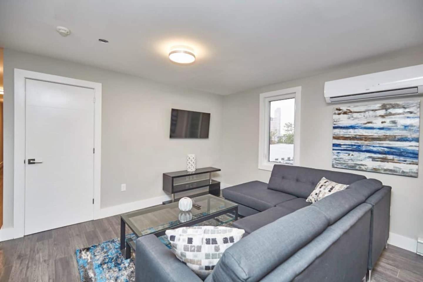 Clifton Hill Hideaway 3a - Two Bedroom Niagara Falls